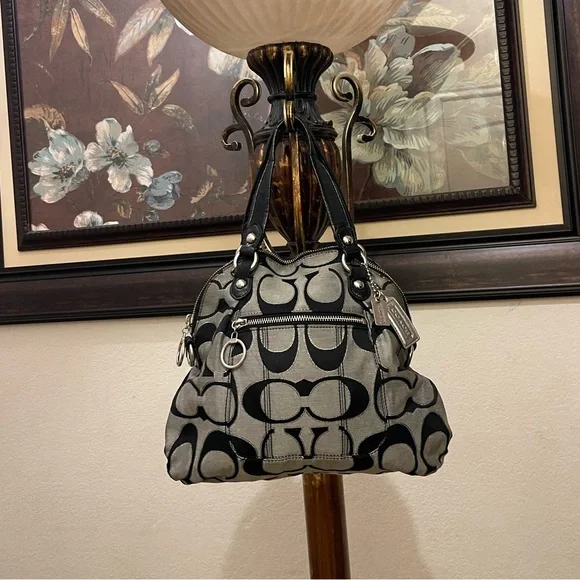 Coach, please check all picture of condition - Picture 3 of 17